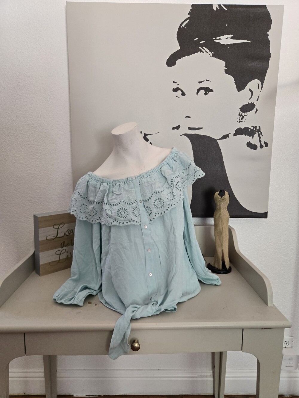 NWT Entro Women’s Off-Shoulder Eyelet Ruffle Top - Light Blue Size Large